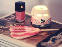 有趣的搞笑說說短語適合00后：建議你換一換，你的女友很平凡