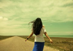 傷感說說圖片素材：愿得一人心是個童話，白首不分離是個笑話