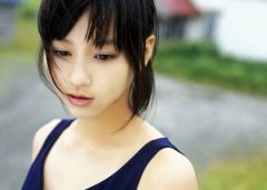 暗戀的說說帶圖片：我暗戀的人昨天換了發(fā)型，頓時(shí)覺得我變心了