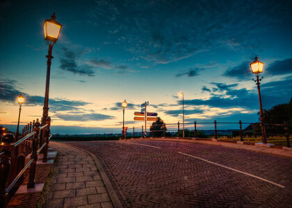 傷感愛(ài)情說(shuō)說(shuō)配圖片：不能放棄就繼續(xù)喜歡吧，至少心不會(huì)空蕩不安