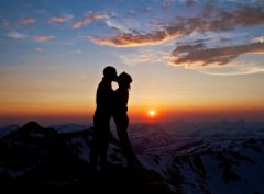 詩意說說帶圖片：我見過最藍(lán)的天，是初遇你的那天