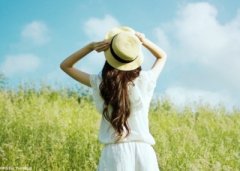 配圖片的說說：與其在別人的世界里跑龍?zhí)?，不如做最精彩的自? / data-kgpY=