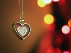 情感說說帶圖片：總有一個人，一直住在心里，卻告別在生活里