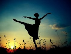 哲理說說大全帶圖片：每一個不曾起舞的日子，都是對生命的辜負(fù)