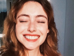 愛情治愈系文字說說加配圖2018最新版 人潮擁擠你自然而然的牽起我的手