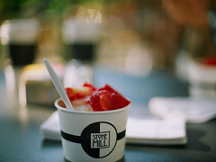 喜歡一個(gè)人的甜蜜小情話說說帶圖片 不愿再研墨執(zhí)筆因?yàn)樽掷镄虚g全是你