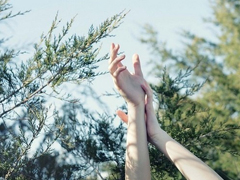 分手后的心酸難過傷感圖片說說 關(guān)于愛情我們誰都沒有錯(cuò)