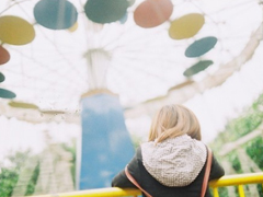 有個(gè)性的但還是很溫暖的圖片句子 我曾一想到你就會(huì)傻笑現(xiàn)在竟然記不清你的臉