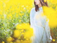 帶圖片的傷感說說：我把你當(dāng)作唯一，你卻把我當(dāng)作其中之一