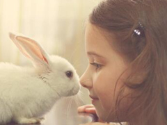 經(jīng)典說說別人必評(píng)：如果還沒有人牽你的手，自己要照顧好自己。