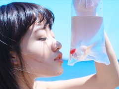 在你傷感難過時(shí)一下子戳中你內(nèi)心的圖片句子 時(shí)光怎么讓愛笑的人哭了