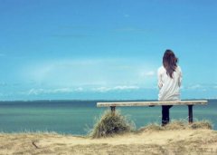 傷感QQ說說帶圖片：害怕太主動(dòng)反而被敷衍，只好把所有熱情都收斂