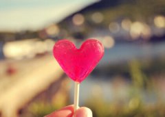 傷感英文說(shuō)說(shuō)帶圖片：在你之前不曾有，在你之后不再有