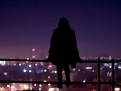 傷感說(shuō)說(shuō)看完哭了那種帶圖片精選：我是一個(gè)很怕主動(dòng)聯(lián)系別人的人