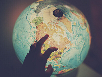 傷感說(shuō)說(shuō)配圖片：別指望誰(shuí)陪你一輩子，沒(méi)光的時(shí)候連影子都會(huì)離開(kāi)