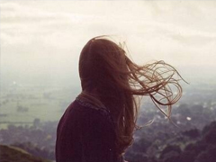 每一句都令人心痛的傷感句子 被愛情打敗傷心的句子大全