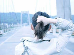 慢慢一個人收起心酸學(xué)會堅強的傷感說說 心痛也要一個人走的傷感說說