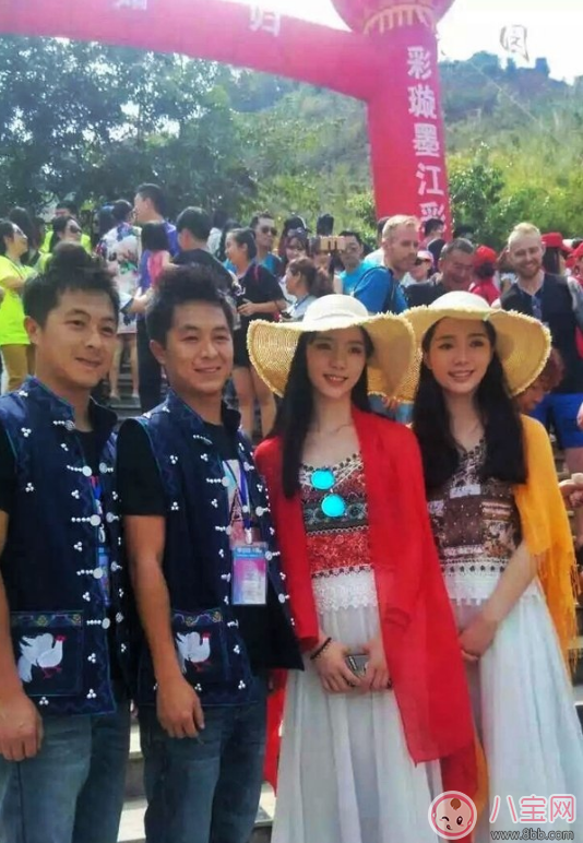 蘇格蘭小學(xué)迎來13對雙胞胎 心疼老師一分鐘并想生雙胞胎的看過來