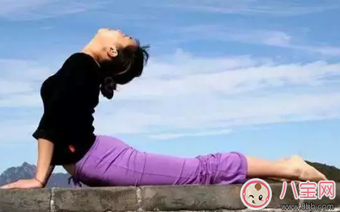 不用做豐胸手術 簡單運動豐胸最靠譜