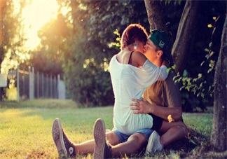 接吻高技巧玩法 接吻日一定要會