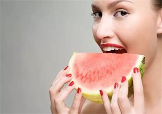 準(zhǔn)媽媽吃西瓜有這些講究 孕婦科學(xué)吃西瓜方法