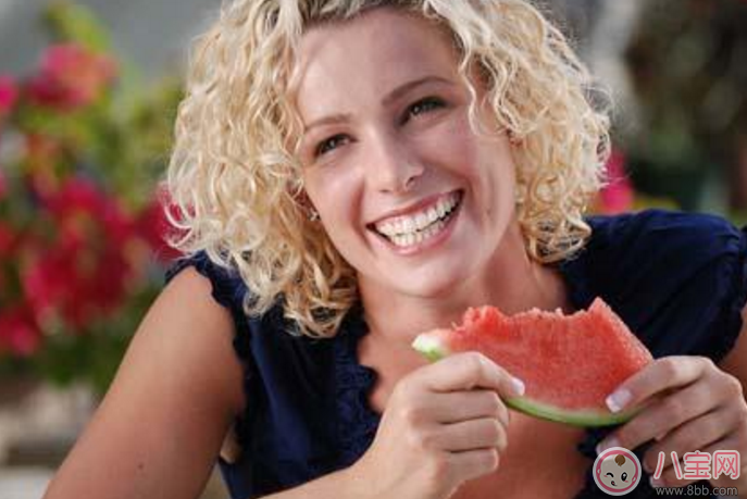 孕婦怎么吃西瓜比較好 懷孕媽媽吃西瓜的正確姿勢 孕婦怎么吃西瓜比較好 懷孕媽媽吃西瓜的正確姿勢