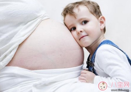 胎動的感覺有哪幾種，各種胎動代表什么意思(寶寶在說話)