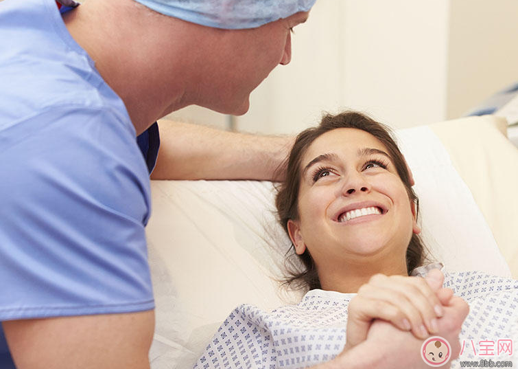 年輕爸爸第一次近距離目睹生娃是什么感覺