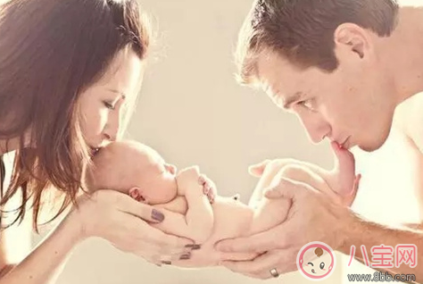年輕爸爸第一次近距離目睹生娃是什么感覺