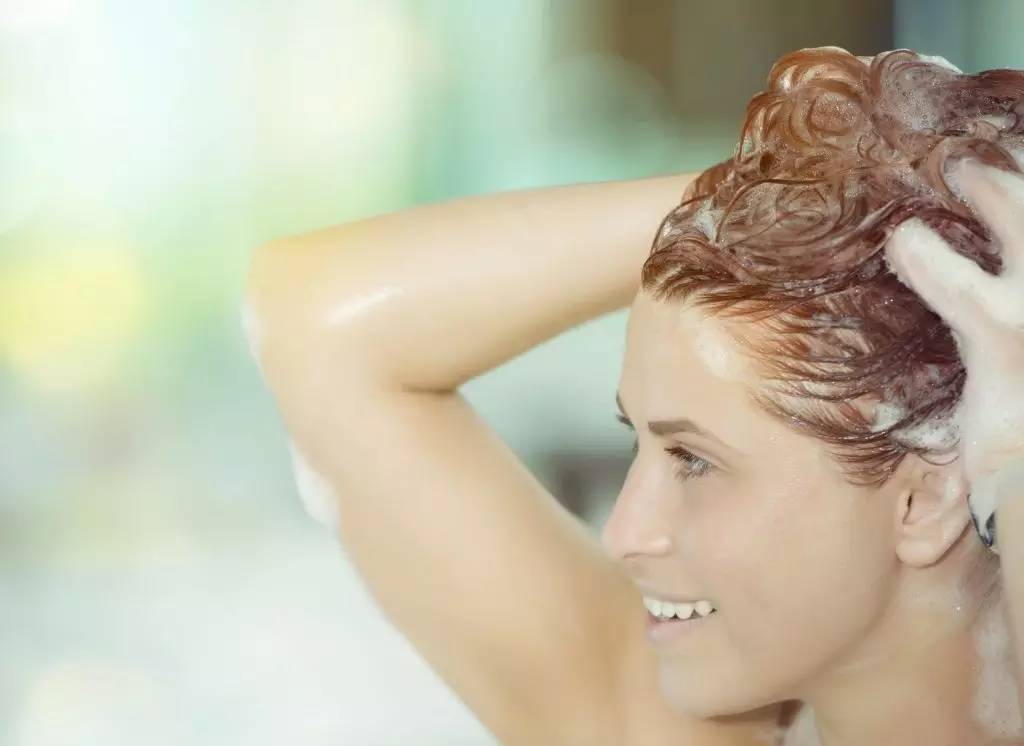 產(chǎn)后掉發(fā)嚴(yán)重怎么辦  產(chǎn)后掉發(fā)如何正確預(yù)防