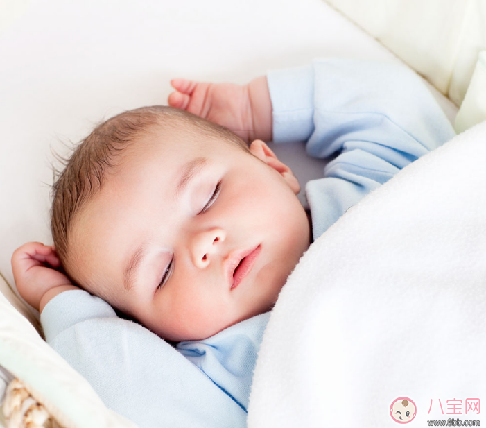 皮膚變差是因?yàn)樗?生活中這些影響著睡眠