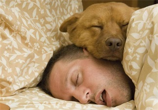 皮膚變差是因?yàn)樗?生活中這些影響著睡眠