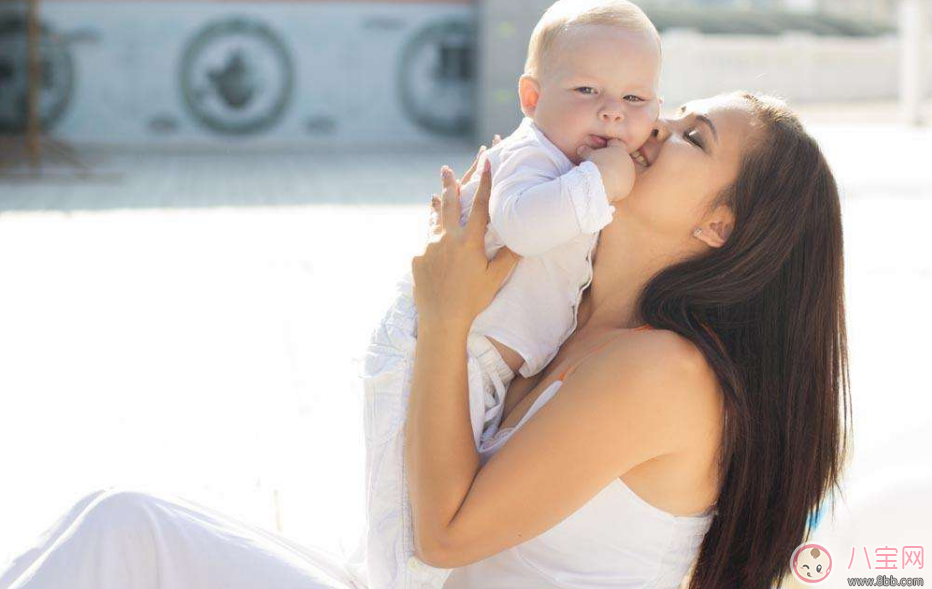 產(chǎn)后護(hù)理要到位 一不小心就有了媽媽手頸椎病和腰疼