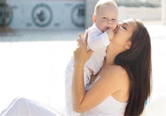 產(chǎn)后護理要到位 一不小心就有了媽媽手頸椎病和腰疼