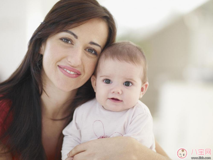 母乳喂養(yǎng)會(huì)造成胸部下垂 錯(cuò)!真相其實(shí)是這樣 母乳喂養(yǎng)會(huì)造成胸部下垂 錯(cuò)!真相其實(shí)是這樣