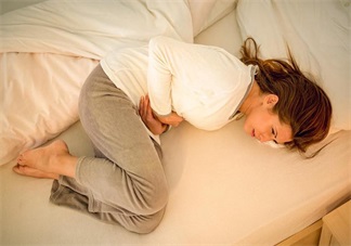 想吃冰不想痛經 這么做估計會好受些