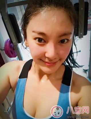 時尚性感張雨綺 豐胸是運動與美食的結(jié)合