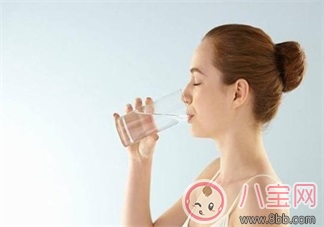 坐月子期間老是口渴是正?，F(xiàn)象嗎     坐月子口渴怎么補(bǔ)水