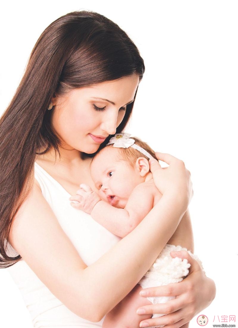 陳浩民老婆一次抱三娃拍照 當(dāng)媽后有哪些變化？