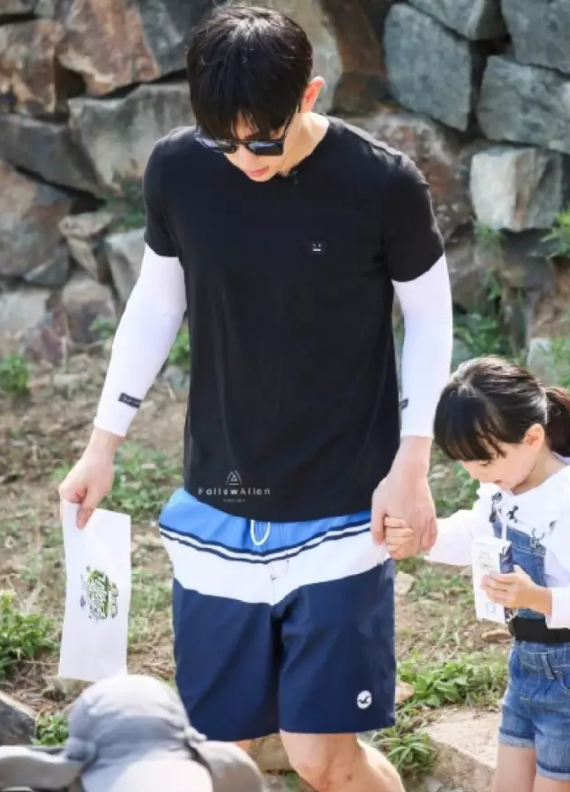 鄧倫《爸爸去哪兒》實習奶爸表現(xiàn) 東北萌娃與鄧倫配合默契嗎？