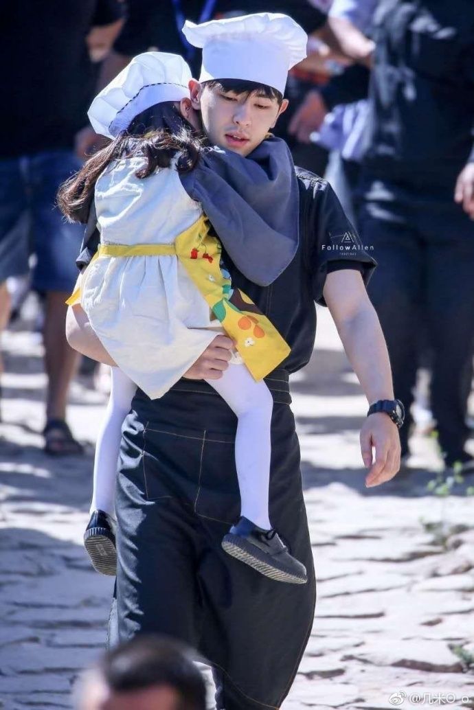 鄧倫《爸爸去哪兒》實習奶爸表現(xiàn) 東北萌娃與鄧倫配合默契嗎？