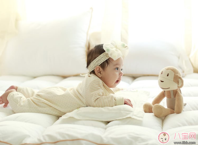 秋季寶寶出游需要準(zhǔn)備什么 秋天寶寶出門用品 秋季寶寶出游需要準(zhǔn)備什么 秋天寶寶出門用品