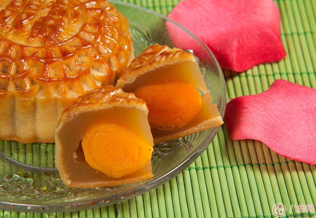 中秋節(jié)多大寶寶可以吃月餅 寶寶吃月餅禁忌 中秋節(jié)多大寶寶可以吃月餅 寶寶吃月餅禁忌