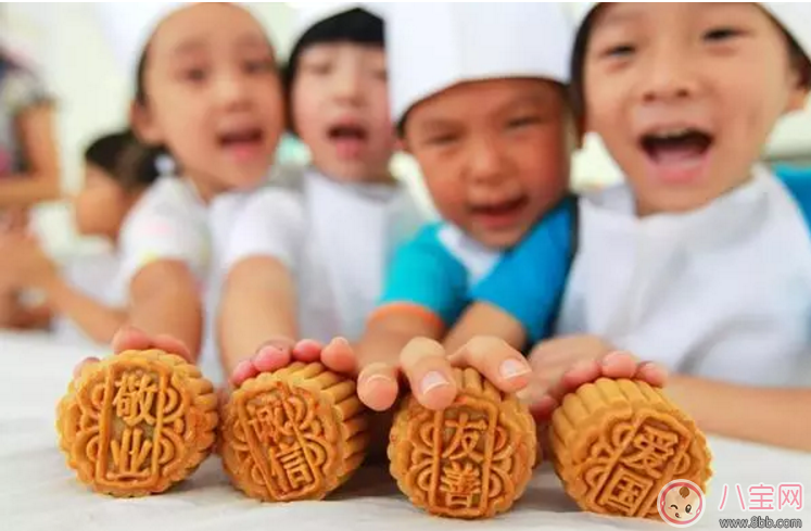中秋節(jié)多大寶寶可以吃月餅 寶寶吃月餅禁忌 中秋節(jié)多大寶寶可以吃月餅 寶寶吃月餅禁忌
