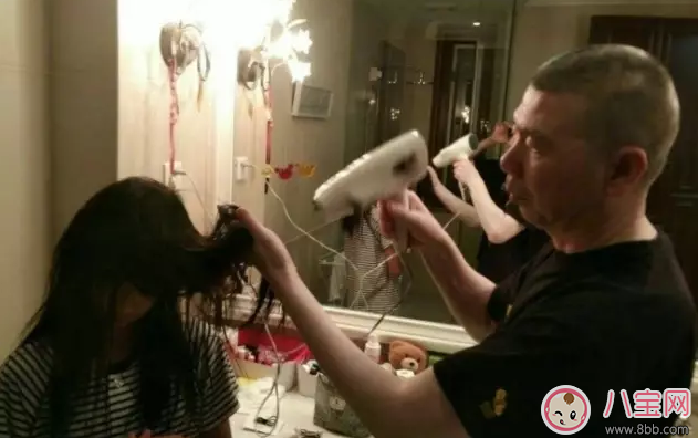 貝克漢姆鄧超周杰倫紛紛淪為“女兒奴” 有爸爸疼的女孩更有成就感