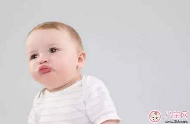 為什么寶寶穿夠衣服還會(huì)著涼 秋天寶寶穿衣服要注意什么