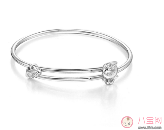 孩子出生就給銀飾物戴 怎么戴才安全 孩子出生就給銀飾物戴 怎么戴才安全