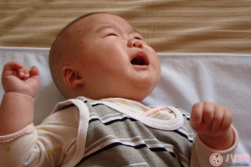 七月半寶寶愛哭鬧怎么辦 七月半為什么寶寶會哭鬧