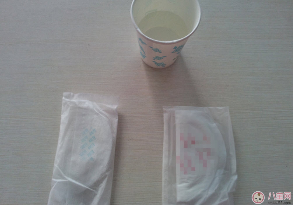 小白熊和貝親防溢乳墊哪個(gè)好 小白熊貝親防溢乳墊吸水測(cè)試