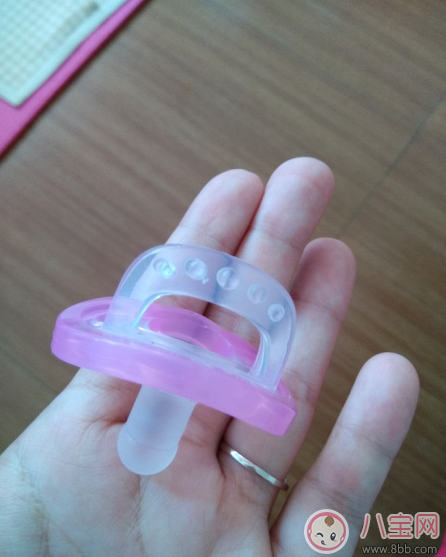 寶寶出牙專屬奶嘴 悠樂寶安撫奶嘴試用測評